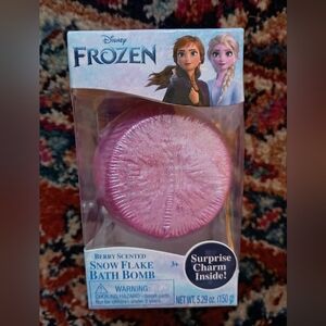 Disney Frozen Snow Flake Bath Bomb, Surprise Charm Inside, NWT, Berry Scented